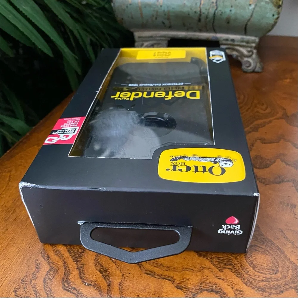 New OtterBox Defender Case Black iPhone 7 or iPhone 8